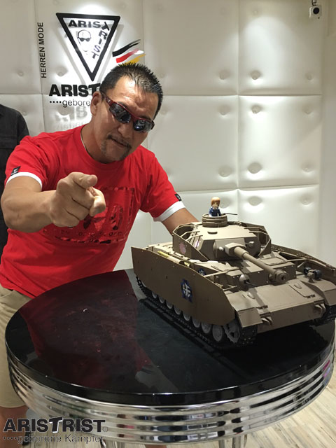 【6/21「ガルパン応援大使の蝶野選手が1/12スケールIV号戦車H型(D型改)のデカさに感動!」蝶野選手着用アイテム】